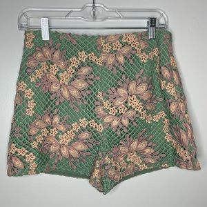 Entro Boutique Shorts with Girly Romantic Embroidered Floral Overlay M NWT